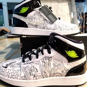 NIB Nike Air Jordan 1 Mid Black & White Graffiti Size 6.5
